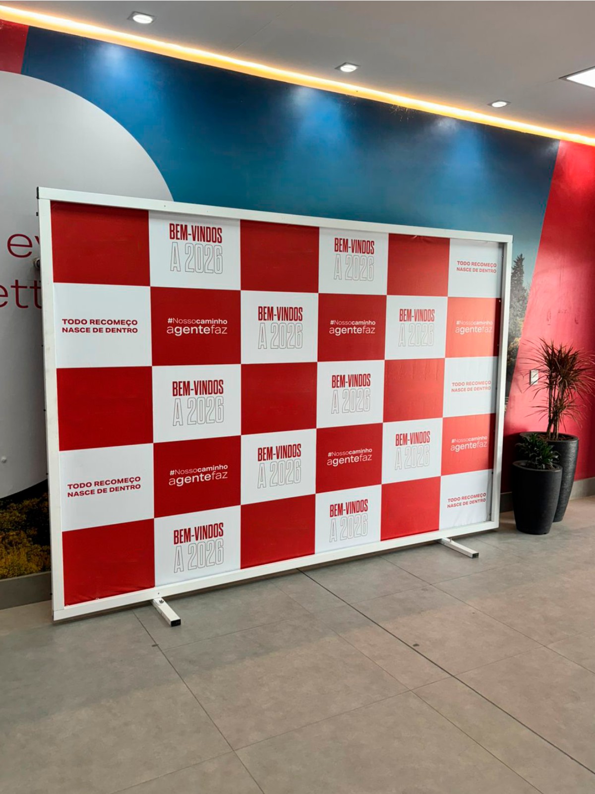 Backdrop de boas-vindas para evento corporativo