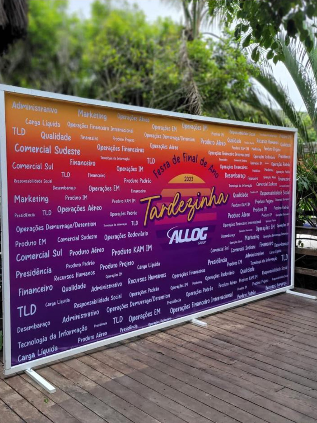 Backdrop para festa de fim de ano com nomes de departamentos