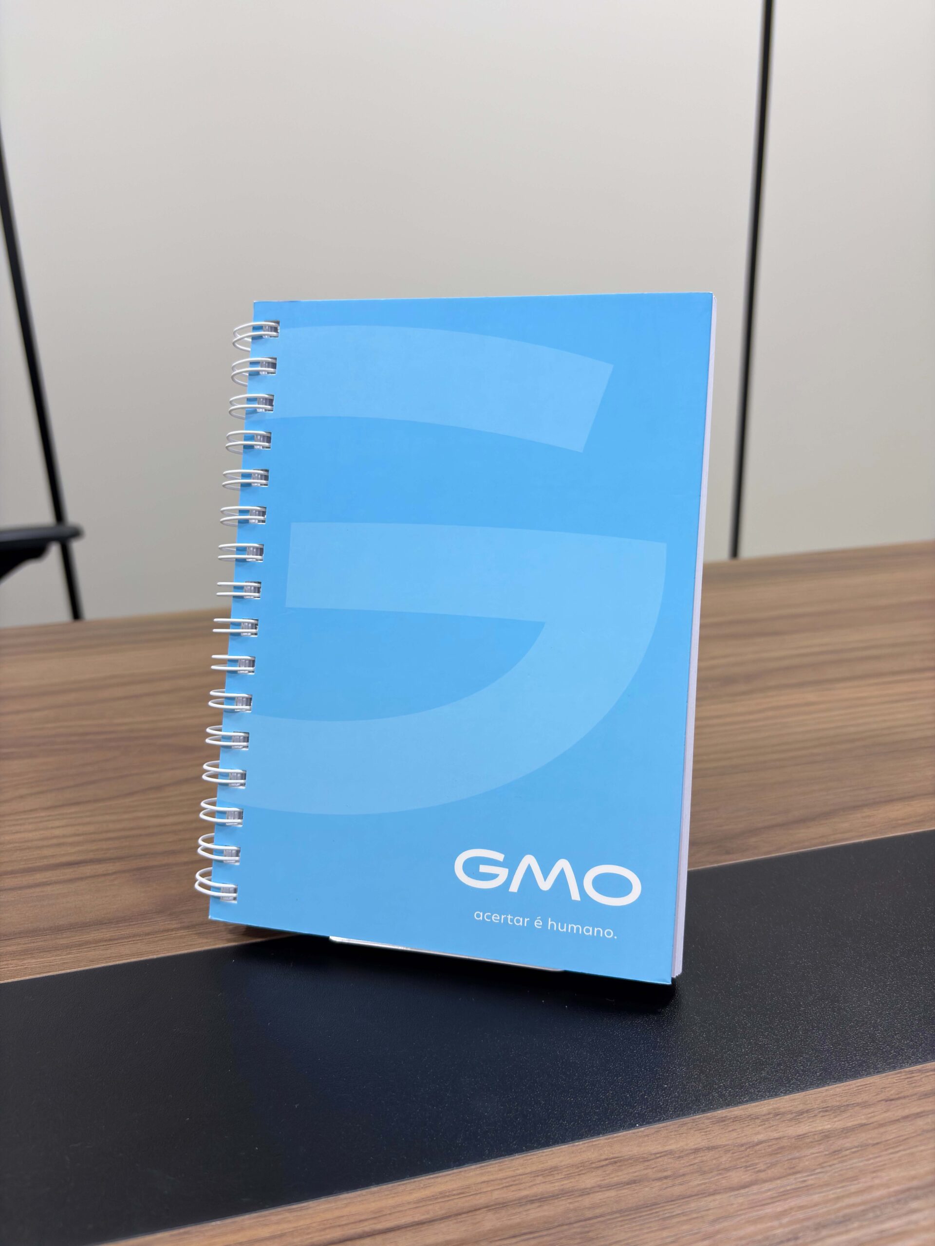 Caderno personalizado azul com logotipo